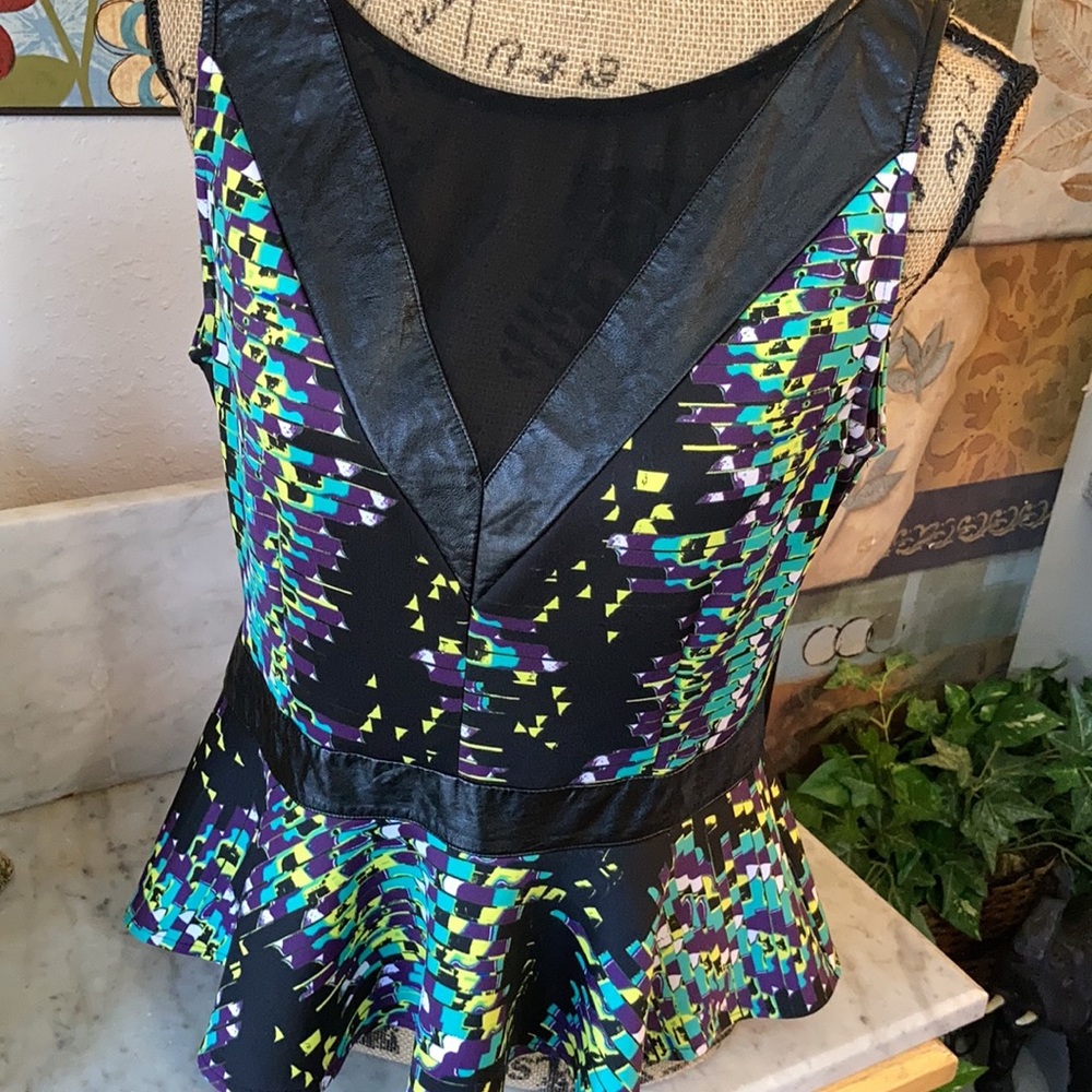Gorgeous BEBE Top Mesh Front ZIP Back Tank Top L! - Picture 2 of 8